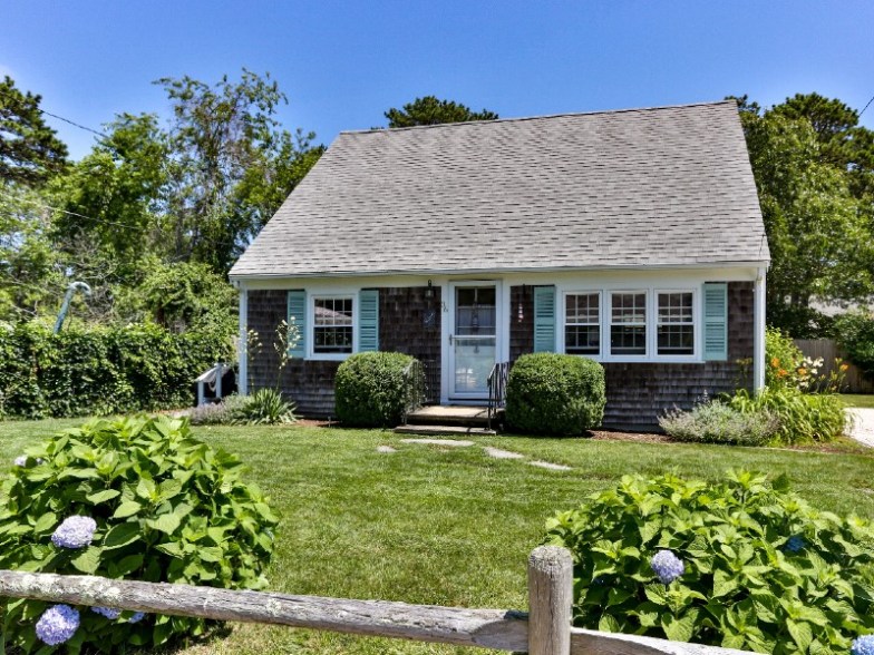 Cape Cod Serenity, 4-Minute Walk to the Beach - Dennis, Massachusetts