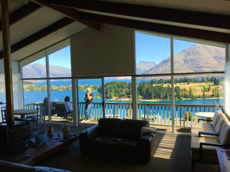 That View! Sunny & Spacious 3-Bedroom - Queenstown 