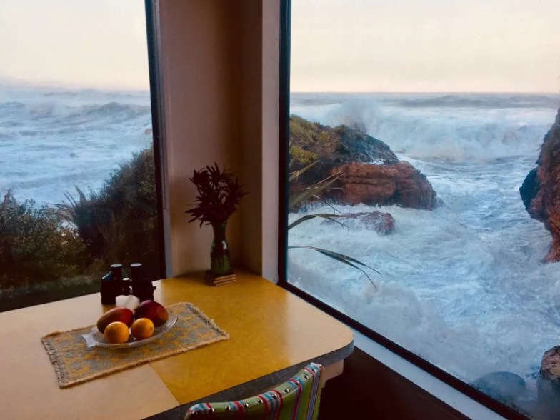 Woodpecker Bay Bach - Life on the Edge Airbnb, Punakaki, South Island, New Zealand