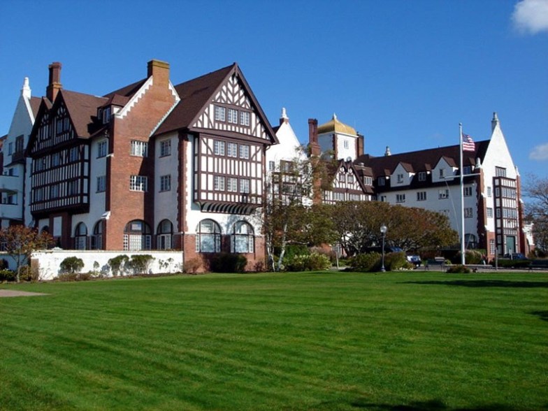 Exterior of Montauk Manor Resort